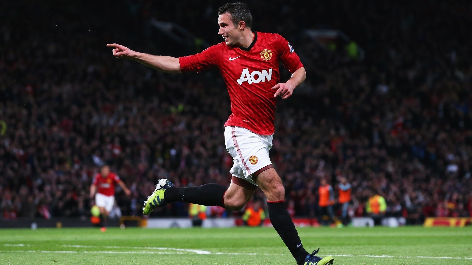 亚冠季后赛激情夜！维尼修斯里突外投，本菲卡惊险菲尼克斯太阳